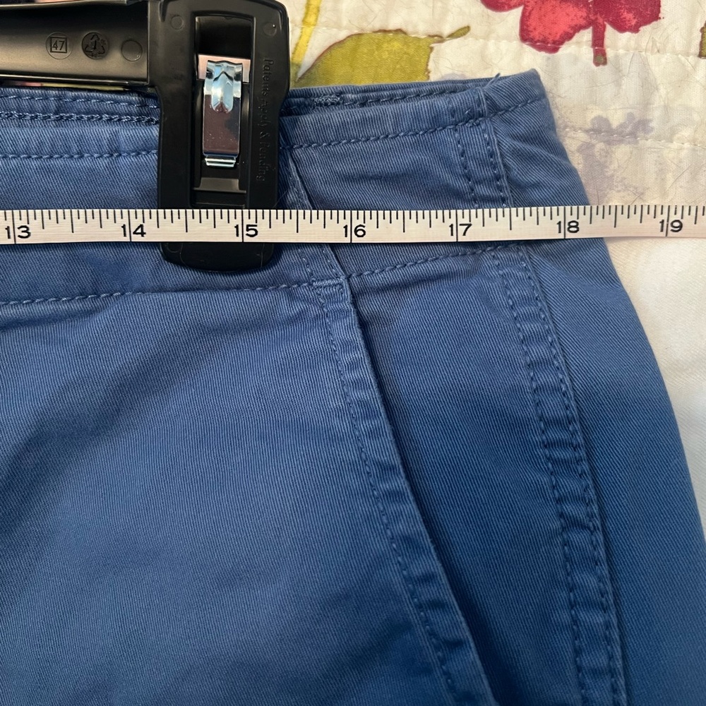 Gap ladies shorts in cobalt blue - Picture 4 of 6